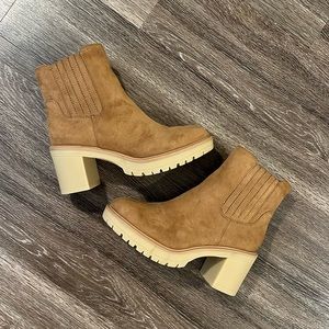 Universal thread women’s boot cognac, size 9